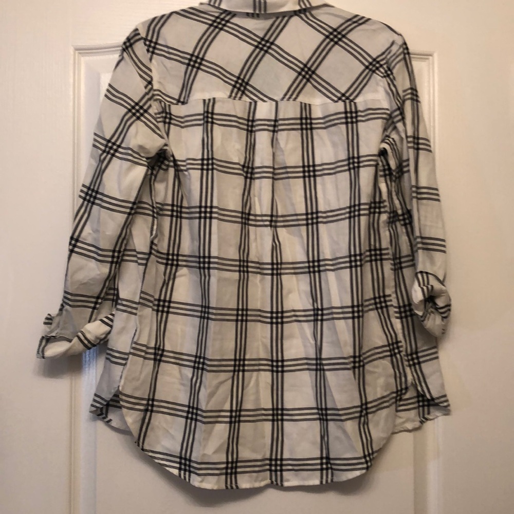 H&M checkered/plaid/checked button down - Picture 2 of 3